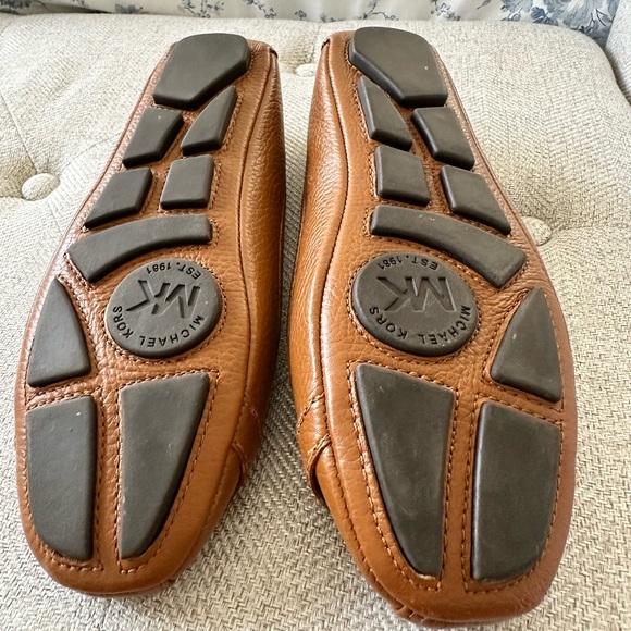 Michael Kors Fulton Flats - Picture 3 of 9